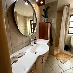 Cozy House With Garden Διαμέρισμα *