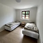 شقة Cozy House With Garden *