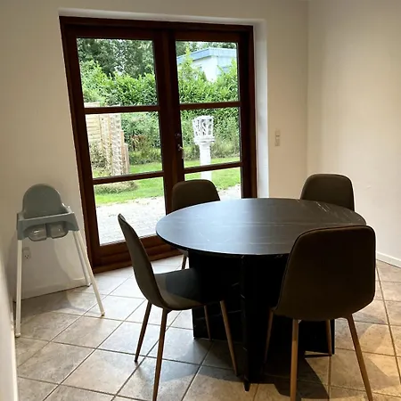 Διαμέρισμα Cozy House With Garden