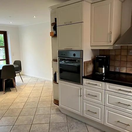 Cozy House With Garden Apartment *